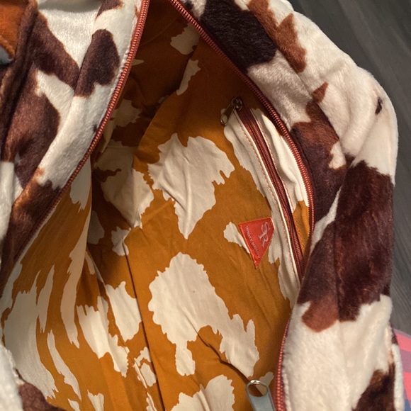 NWT💥 Spirit Ready cow print purse - Picture 4 of 7